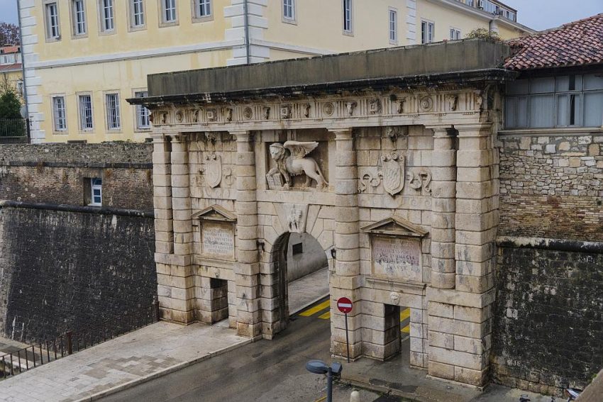 Zadar land gate